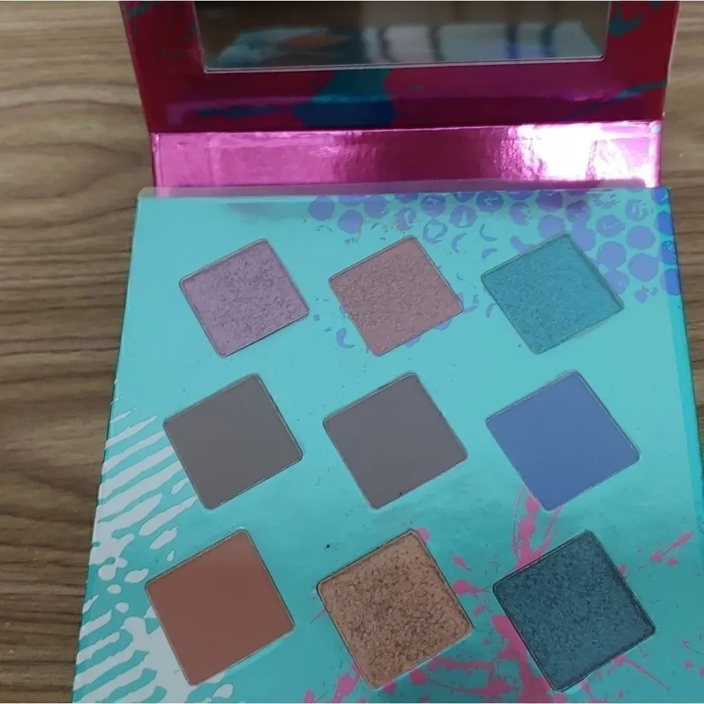 Hank & Henry Living in Color Eye Shadow Pallete